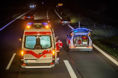 Schorndorf: Smart landet in der Leitplanke - Fahrer verletzt mit Notarzt ins Krankenhaus